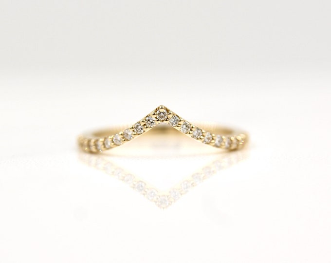 Moissanite 1.00 CT Round Cut Diamond Avant Garde Handmade Band