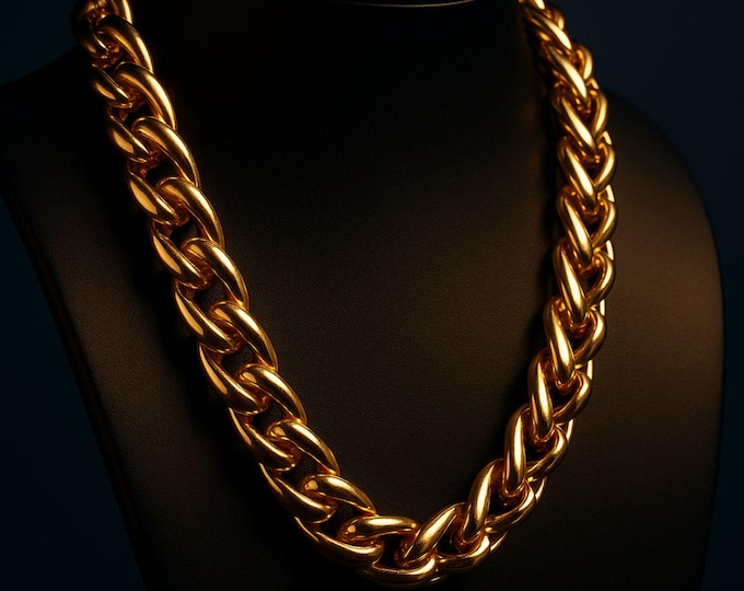 Bold & Brilliant: Luxurious Heavy Gold Chain Necklace for a Statement Look – Perfect for Elevating Any Outfit with Timeless Shine.
