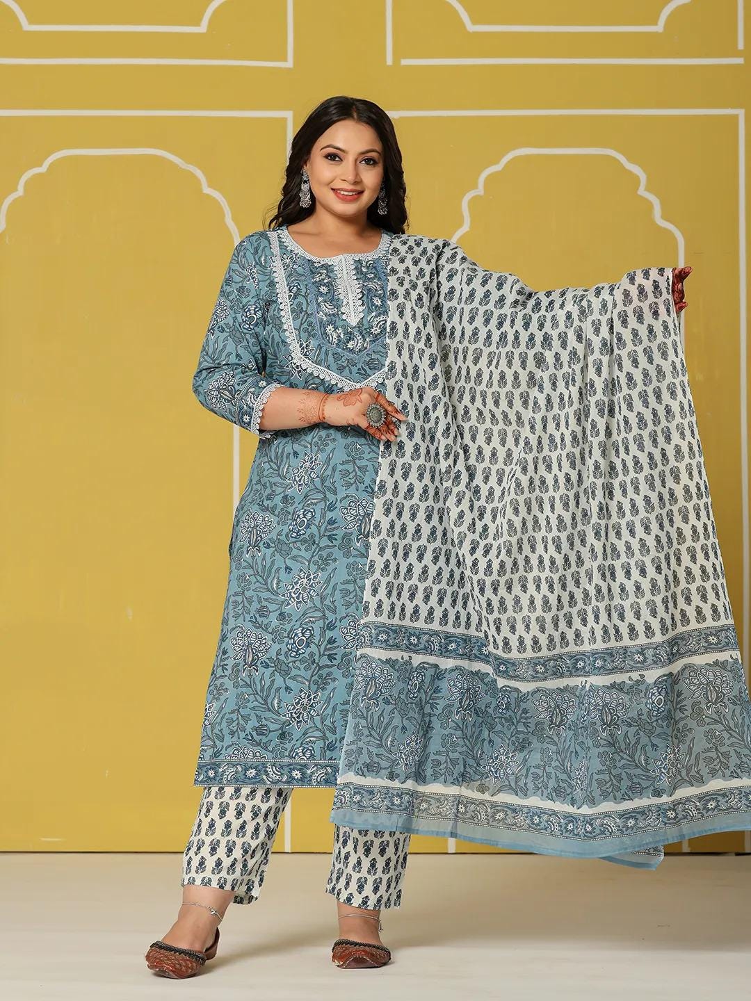 Plus Size Women Off White Pure Cotton Kurta Set main image 1