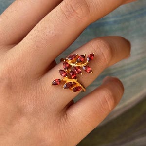 Granat Olivenblatt Ring - 925 Sterling Silber Ring - Minimalistischer Blatt Ring - Olivenblatt Ring - Edelstein Wickelring - Täglicher Tragen Ring - Geschenke