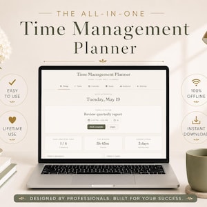 Peut inclure: Un ordinateur portable affiche une interface de planificateur de gestion du temps. L'écran montre un calendrier pour le mardi 19 mai. Le texte "THE ALL-IN-ONE Time Management Planner" est en haut. Une tasse à café, une lampe et un vase avec des fleurs sont également visibles.