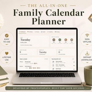 Op de afbeelding: Een laptop met een familie-kalenderplanner-interface. Het scherm toont een kalenderindeling met de tekst "Dinsdag 19 mei 2021." De afbeelding bevat een koffiemok, boeken en een bureaulamp. Tekst op de afbeelding luidt "Gemakkelijk te gebruiken", "Levenslang gebruik" en "Direct downloaden."