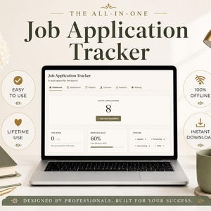 Könnte beinhalten: Ein Laptop mit einer Job-Application-Tracker-Oberfläche, mit dem Text "Job Application Tracker". Das Bild enthält eine Tasse, Bücher und dekorative Elemente. Der Text auf dem Bild lautet "Easy to Use", "Lifetime Use", "100% Offline" und "Instant Download".