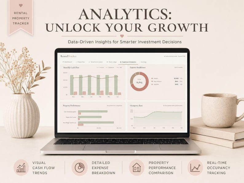 Peut inclure: Un ordinateur portable affiche des analyses de donn&eacute;es avec le texte "ANALYTICS: UNLOCK YOUR GROWTH". L'&eacute;cran montre des graphiques li&eacute;s &agrave; l'investissement immobilier. Un vase avec des fleurs s&eacute;ch&eacute;es, une tasse &agrave; caf&eacute; et des livres sont sur la table.