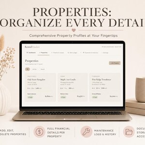 Peut inclure: Un ordinateur portable affichant un tableau de bord de gestion immobili&egrave;re avec le texte "PROPRI&Eacute;T&Eacute;S : ORGANISEZ CHAQUE D&Eacute;TAIL". L'&eacute;cran affiche les d&eacute;tails des propri&eacute;t&eacute;s. Un vase avec des fleurs s&eacute;ch&eacute;es et une tasse sont sur la table.