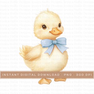 以下が含まれることがあります： 水彩画のイラストで、水色の蝶ネクタイをした愛らしい黄色いアヒルの子。アヒルの子は茶色の目をし、オレンジ色のくちばしをしています。画像には「INSTANT DIGITAL DOWNLOAD - PNG - 300 DPI」というテキストが含まれています。