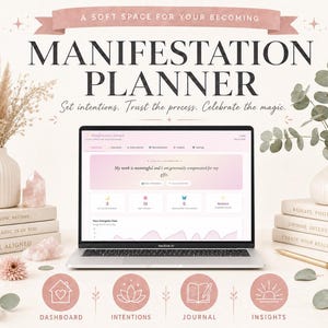 Puede incluir: Un portátil que muestra una interfaz de "Manifestation Planner", rodeado de elementos decorativos. La imagen incluye libros, jarrones con plantas, cristales y el texto "A Soft Space For Your Becoming". La interfaz del planificador muestra secciones para el panel, intenciones, diario e información.