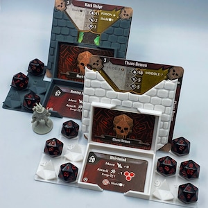 Monsterstatistik-Tracker für Gloomhaven und Frosthaven | 3D-gedruckter Gesundheitszähler mit D20-Haltern | Nummerierter Spielorganisator | Kartenanzeige