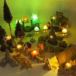 Terrain DnD éclairé par LED | Paysage RPG de table imprimé en 3D avec des éléments lumineux| Kit de démarrage DM | Plus de 70 accessoires de jeu pour Donjons et Dragons
