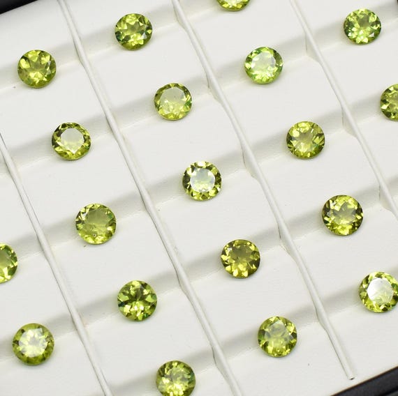 Green August Birthstone Color Natural Peridot Round Faceted Cut