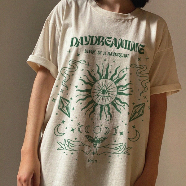 Living In A Daydream T-Shirt, Daydream Shirt, Retro Design Shirt