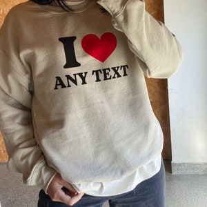 Personalisiertes I Herz Jeder Text Baby Tee, I love benutzerdefinierten Text Beige Sweatshirt