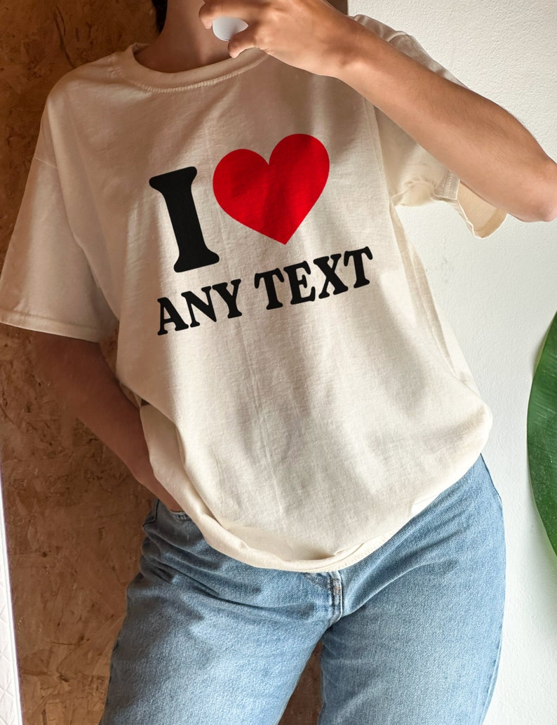 Camiseta personalizada para bebé I Heart Any Text, Me encanta el texto personalizado Natural Regular Tee