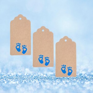 Geschenkanhänger aus Kraftpapier Baby Füße in blau, Geschenkanhänger Baby, Geschenkanhänger mit Schnuller, Geschenkanhänger babyparty