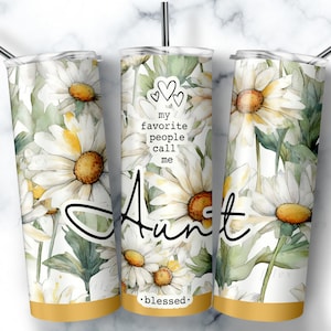 Peut inclure: Trois gobelets en acier inoxydable avec des motifs floraux de marguerites et le texte "my favorite people call me Aunt". Les gobelets ont une base dorée et une paille argentée.