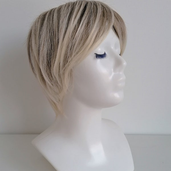 Ombre Light Blonde Brown Gray Ash Wig with Side Bangs Pixie Cut Short Straight Synthetic Party Cosplay Wigs for Women