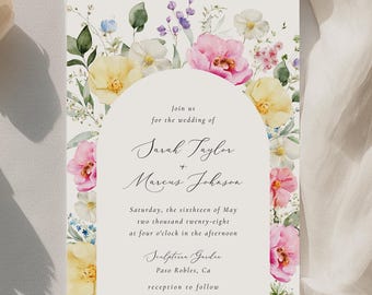 Modelo de convite de casamento em arco floral colorido, convite de casamento em jardim colorido para impressão, casamento com pôr do sol boho e flores silvestres, download instantâneo