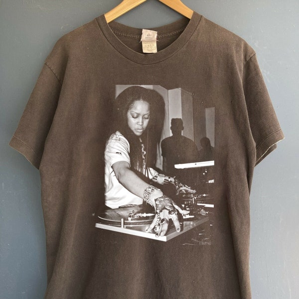 Retro Erykah Badu Graphic Tour Shirt, Erykah Badu 90s Shirts, Erykah Badu Gifts For Fans, Vintage Rock Music, Men Women's Shirt Gifts
