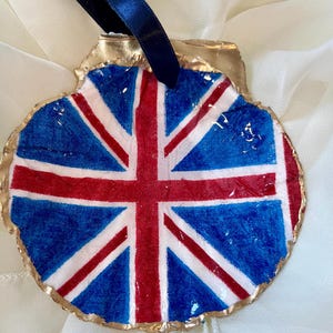 Union Jack Flag Scallop Shell Ornament: London Souvenir Gift