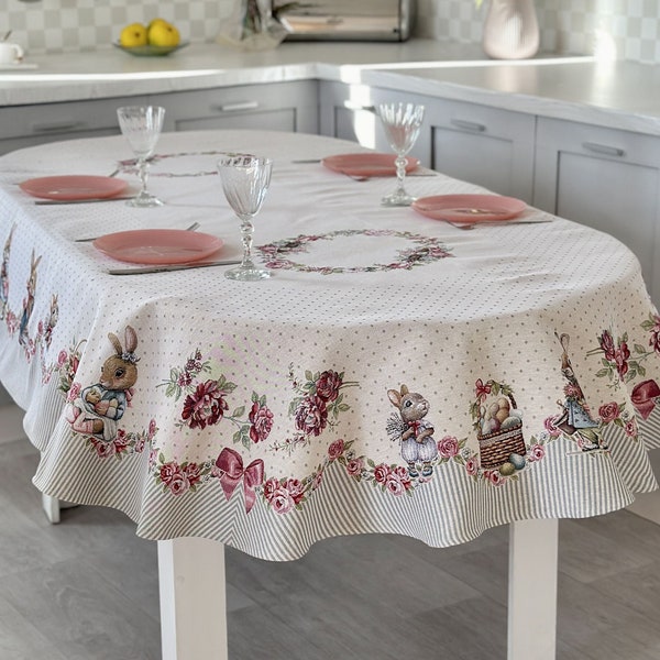 Nappe de Pâques ovale avec un lapin en roses. Tissu de tapisserie. Ensemble de linge de table de Pâques. Cadeau de Pâques