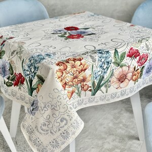 Toalha de mesa com tapeçaria floral: decoração de mesa de primavera trançada