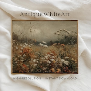 Op de afbeelding: Een ingelijst landschapsschilderij met een veld vol wilde bloemen in wit, oranje en geel. Het kunstwerk is geplaatst tegen een gedempte, bewolkte lucht. De tekst "Antique WhiteArt" staat bovenaan en "HIGH-RESOLUTION | INSTANT DOWNLOAD" onderaan.