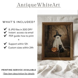 Puede incluir: Una impresi&oacute;n enmarcada que presenta una escena de Halloween. Un fantasma con un sombrero de bruja est&aacute; cerca de una calabaza tallada y un gato negro en un bosque. La obra de arte se titula "Antique WhiteArt".