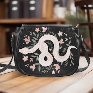 Cottagecore Schlange Umhängetasche, Boho Schwarz Vegan Ledertasche, Gothic Tasche, Satteltasche, Tasche mit Blumen bedruckt, mystische Hexe Tasche Geschenk für Frau