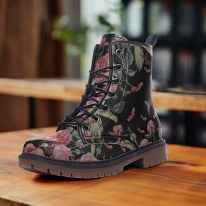 Zwarte en roze rozen casual vegan leer lichtgewicht laarzen, bloemenlaarzen, laarzenontwerp, zwarte laarzen