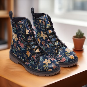 Blauwe laarzen met wilde bloemen, casual veganistische leren lichtgewicht laarzen, cadeau voor vrouw