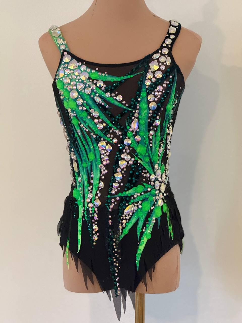 デラノミラノ 黒と緑の刺繍レオタード 楽天市場】＼Lineお友達300円OFF