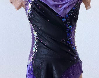 紫地に黒の模様が入った新体操レオタード、身長155～165cm、中古品