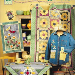 Debbie Mumm&#39;s 3-D COTTAGE IN BLOOM - 11 Project Quilt Pattern Book & Templates | Quilt Wall Hanging Table Topper | 2001 | Flowers Gardening