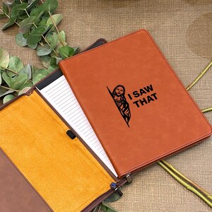 Sarcástico Vi esa cartera grabada con monograma, cartera de cuero con monograma de Jesús, cartera recargable personalizada, cristianismo