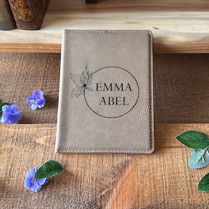 Titular de pasaporte de nombre personalizado, titular de pasaporte personalizado, billetera de pasaporte de cuero, regalo para vacaciones, estuche de pasaporte de cuero, regalo de viajero