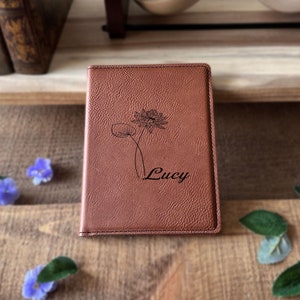 Cubierta de pasaporte de cuero de flor de nacimiento, billetera de pasaporte de nombre personalizado, titular de pasaporte de cuero personalizado, idea de regalo de vacaciones, accesorios de viaje