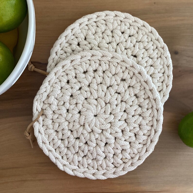 Handmade Round Crochet Trivet, Farmhouse Trivet, Modern Farmhouse