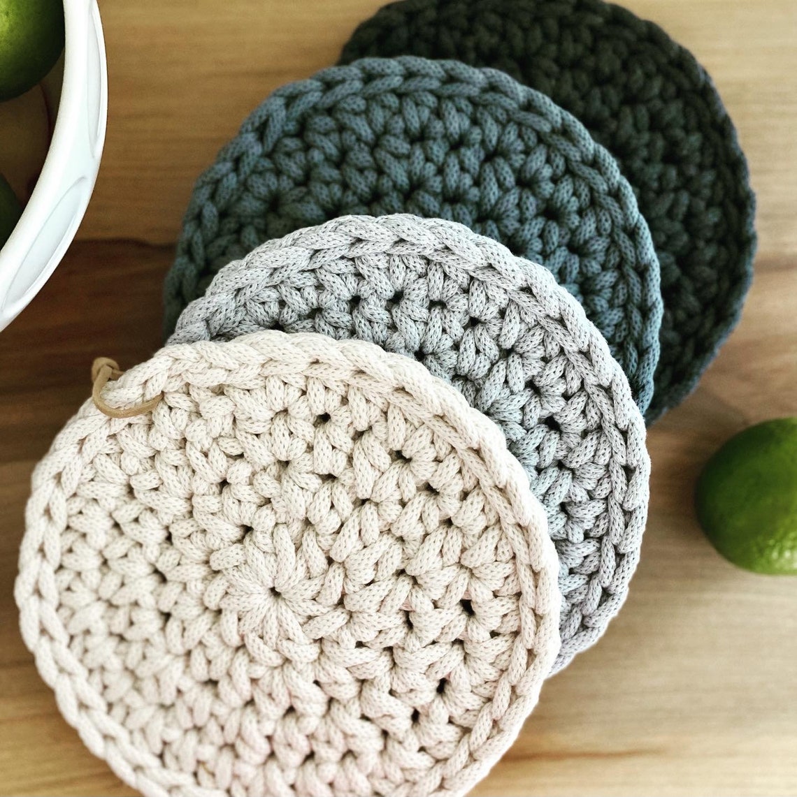 Handmade Round Crochet Trivet, Farmhouse Trivet, Modern Farmhouse