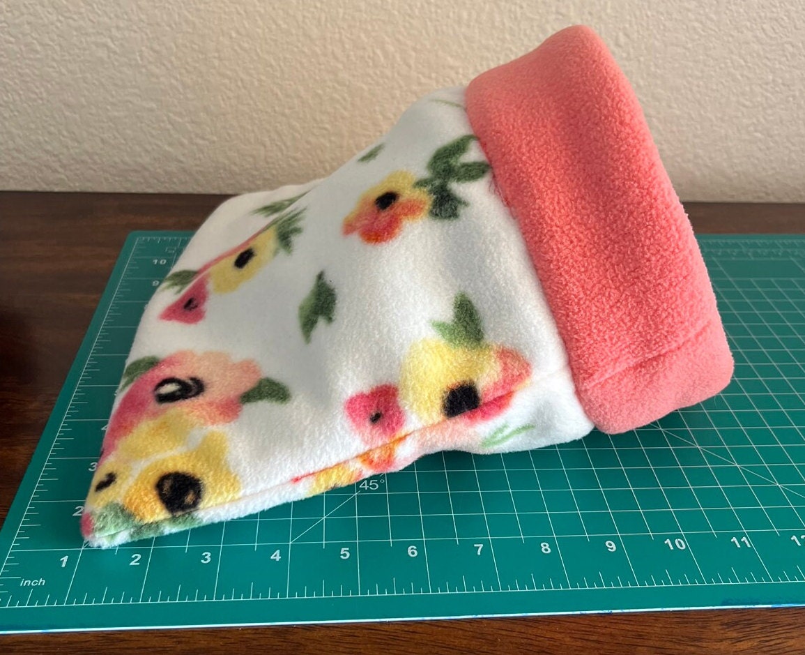 Visual Reference: Guinea Pig Fleece Houses Tunnels Pee Pads Great For Guinea