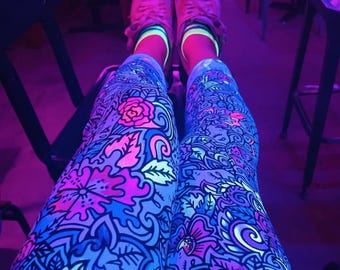 Kobiety i Kwiaty - kolorowe legginsy dla kobiet