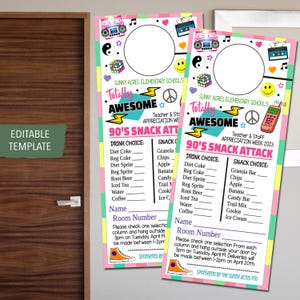 Op de afbeelding: Een roze en groene deurhanger met een 90's thema. Er staat "Totally Awesome 90's Snack Attack" op en er is een lijst met drankjes en snacks om uit te kiezen. Er is ook ruimte voor een naam en een kamer nummer.