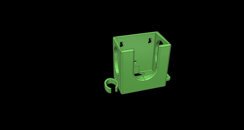 Puede incluir: Un soporte de pared verde claro impreso en 3D con un dise&ntilde;o rectangular de frente abierto, dos ranuras de montaje en forma de cerradura en el panel posterior, recortes laterales circulares y un peque&ntilde;o clip en forma de C en el lado inferior izquierdo.