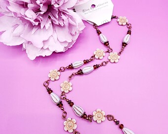 CN03 22.5-inch Czech Glass/Copper Linked Handcrafted Artisan Beaded Necklace Copper Washed Ecru Flowers and Teardrop Melons