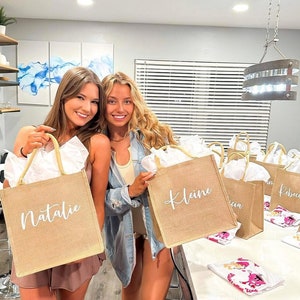 Personalized Tote Gift Bags, Bridal Burlap Tote Bags, Bridesmaid Gift Bag With Name, Custom Beach/Grocery Bag, Bridesmaid Proposal Gift Bag