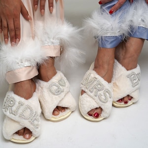 Bridesmaid Slippers, Mrs Fluffy Pearls Slippers Set, Bride Gift, Bridal Shower Gift, Bachelorette Party Gift, I Do Slippers, Custom Slippers