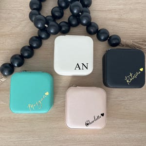 Personalized bridesmaid jewelry travel box, Bridesmaid gifts, Gift for her, Gift for mom, Custom gift for bridal party, Gift for bridesmaid