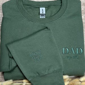 Custom Embroidered Dad Est Sweatshirt With Kids Names on Sleeve, Personalized Dad Gift, Gift For New Dad, Father's Day Gift, Dad To Be Gift