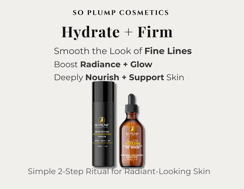 Puede incluir: Dos botellas de s&eacute;rum cosm&eacute;tico. Una es negra con bomba, la otra es de vidrio &aacute;mbar con cuentagotas. El texto en las botellas dice "SO PLUMP COSMETICS", "Hydrate + Firm" y "Simple 2-Step Ritual for Radiant-Looking Skin".