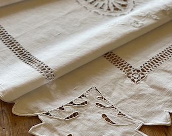INCANTEVOLE topper da tavolo francese fatto a mano o sciarpa da comò - metà del 1900 - intagli e ricami floreali - lino bianco - tessuti antichi e vintage