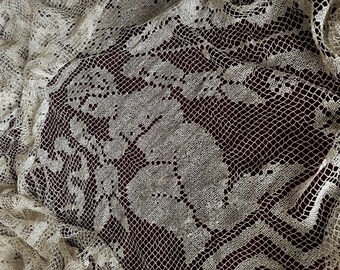 WONDERFUL Italian Handmade Lace Bedspread, Early 1900s, Filet Modano, Angels and Classical Elements, Gold Rayon, Vintage & Antique Textiles